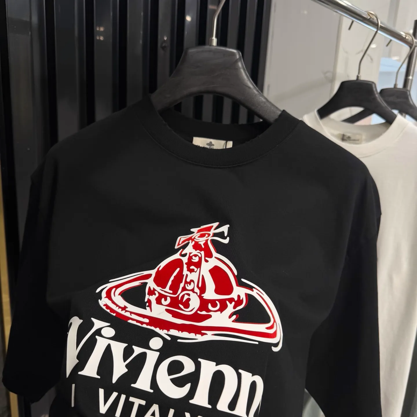 Vivienne Westwoo New Arrival. . g .Oversize . Same Style. Color：Black White SIZE：S M L XL 7015